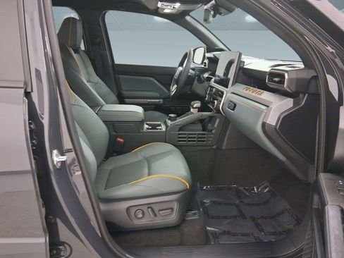 Used 2025 Toyota 4Runner Trailhunter image 34