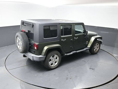 Used 2008 Jeep Wrangler Unlimited Sahara w/ Dual Top Group AWD/4WD image 10