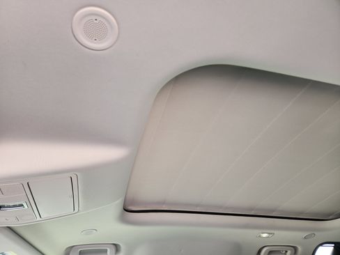 Used 2021 Land Rover Defender 110 SE image 23