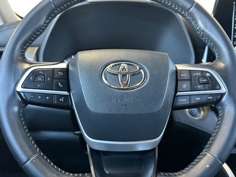 Used 2022 Toyota Highlander LE FWD image 23