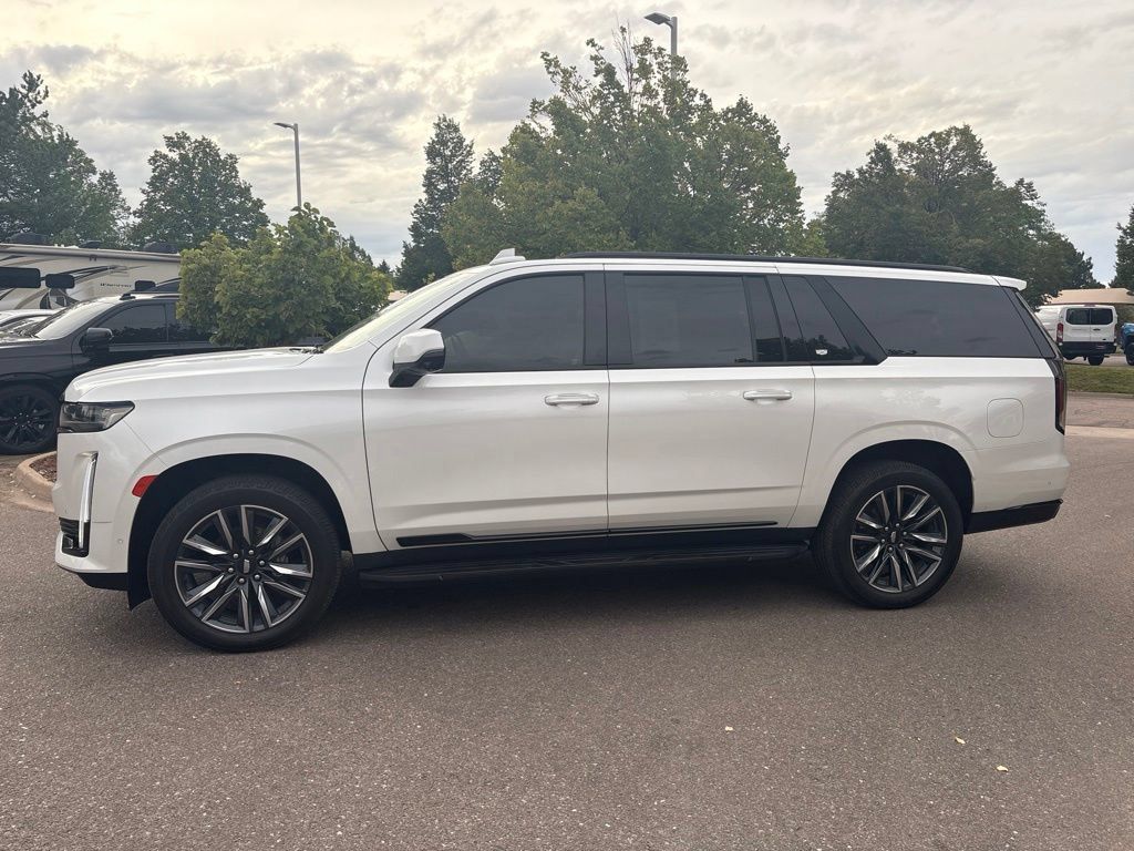 Used 2021 Cadillac Escalade ESV Sport AWD/4WD image 2