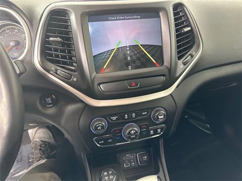 Used 2015 Jeep Cherokee Trailhawk w/ Comfort/Convenience Group image 30