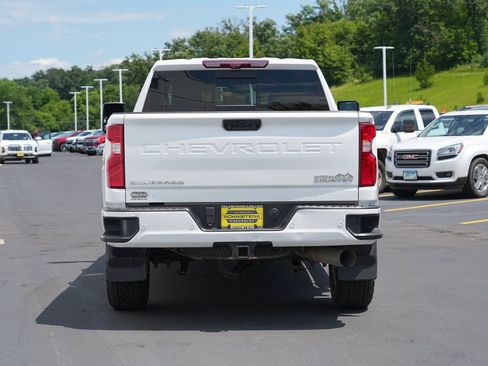 Certified 2022 Chevrolet Silverado 3500 High Country w/ Z71 Off-Road Package AWD/4WD image 4