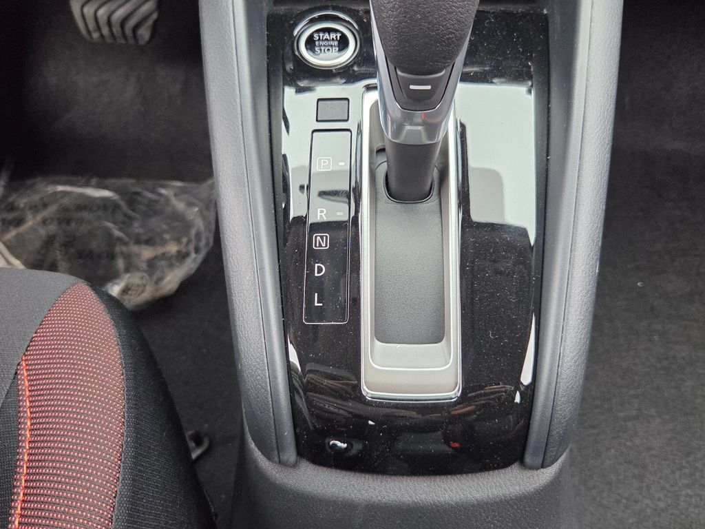 New 2025 Nissan Versa SR w/ Trunk Package FWD image 19