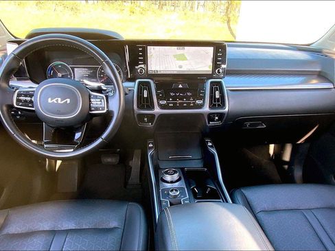 Used 2024 Kia Sorento EX AWD/4WD image 13