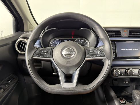 Used 2023 Nissan Versa SV FWD image 9