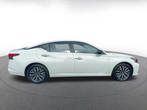 Used 2025 Nissan Altima 2.5 SV image 16