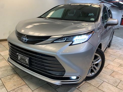 Used 2023 Toyota Sienna Limited w/ Protection Package (TMS) image 1