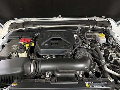 Used 2025 Jeep Wrangler Unlimited Sport AWD/4WD image 24