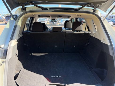 Used 2021 Nissan Rogue S FWD image 3