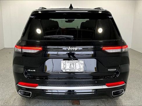 Used 2023 Jeep Grand Cherokee Summit w/ Luxury Tech Group V AWD/4WD image 6