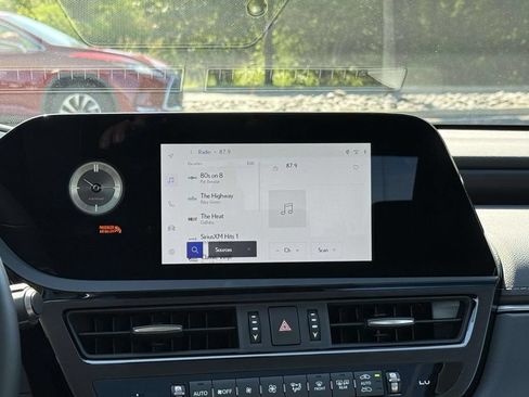 Used 2025 Lexus ES 350 w/ Premium Package FWD image 10