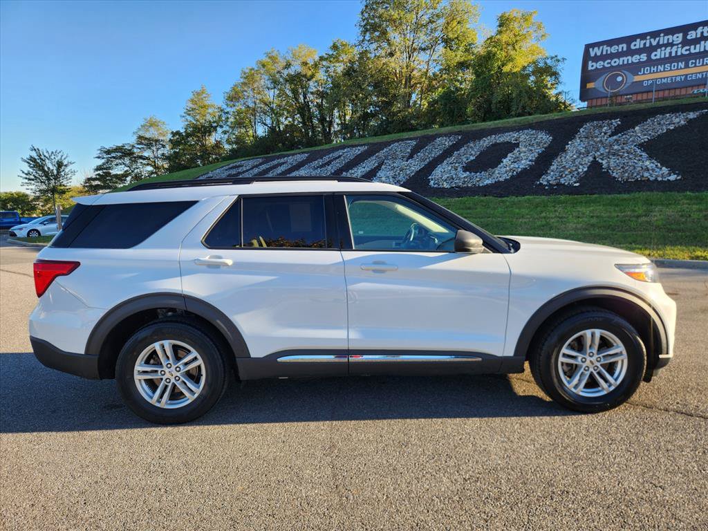 Used 2021 Ford Explorer XLT AWD/4WD image 3