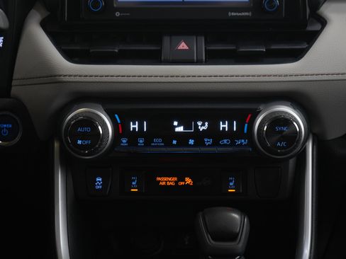 Used 2021 Toyota RAV4 XLE w/ XLE Grade Weather Package AWD/4WD image 16