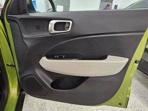 Used 2021 Hyundai Venue SEL FWD image 25