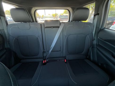 New 2025 Jeep Grand Cherokee Laredo image 5