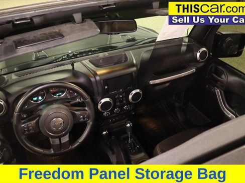 Used 2017 Jeep Wrangler Unlimited Rubicon w/ Connectivity Group image 29