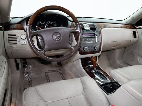 Used 2010 Cadillac DTS Luxury image 7