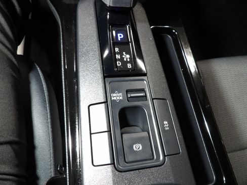 Used 2025 Toyota Prius LE FWD image 15