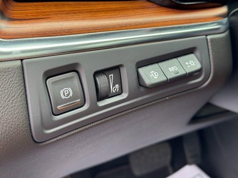 Used 2022 Cadillac XT5 Premium Luxury w/ Technology Package image 16