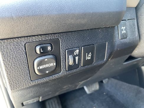 Used 2018 Toyota RAV4 LE w/ Carpet Mat Package AWD/4WD image 20