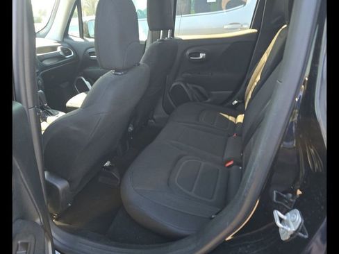 Used 2019 Jeep Renegade Latitude image 12