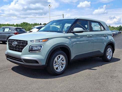 New 2026 Hyundai Venue SE FWD image 2