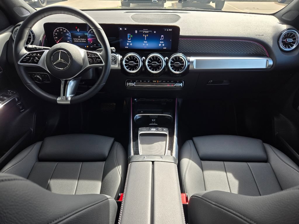 Used 2025 Mercedes-Benz GLB 250 4MATIC image 2