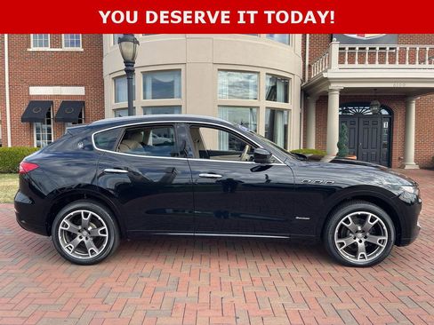 Used 2018 Maserati Levante GranLusso image 7