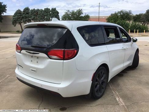 Used 2019 Chrysler Pacifica Touring Plus w/ S Appearance Package FWD image 5