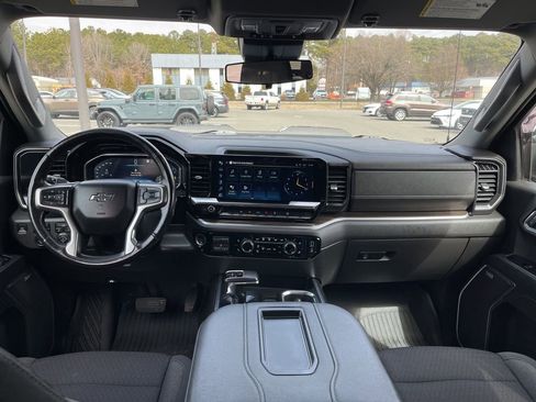 Used 2022 Chevrolet Silverado 1500 LT Trail Boss w/ Convenience Package II image 8