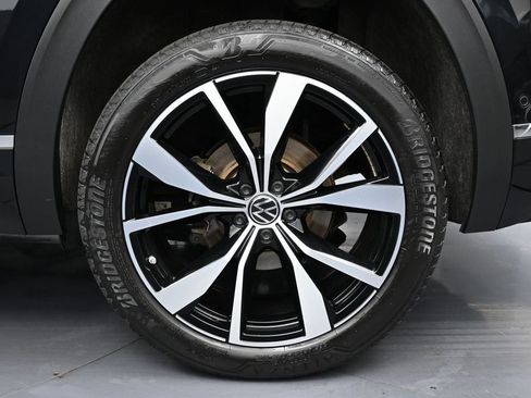 Used 2024 Volkswagen Atlas Cross Sport SEL Premium R-Line image 11