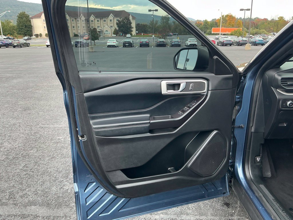 Used 2020 Ford Explorer XLT w/ Equipment Group 202A AWD/4WD image 17