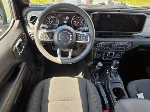 Used 2026 Jeep Wrangler Unlimited Sahara AWD/4WD image 10