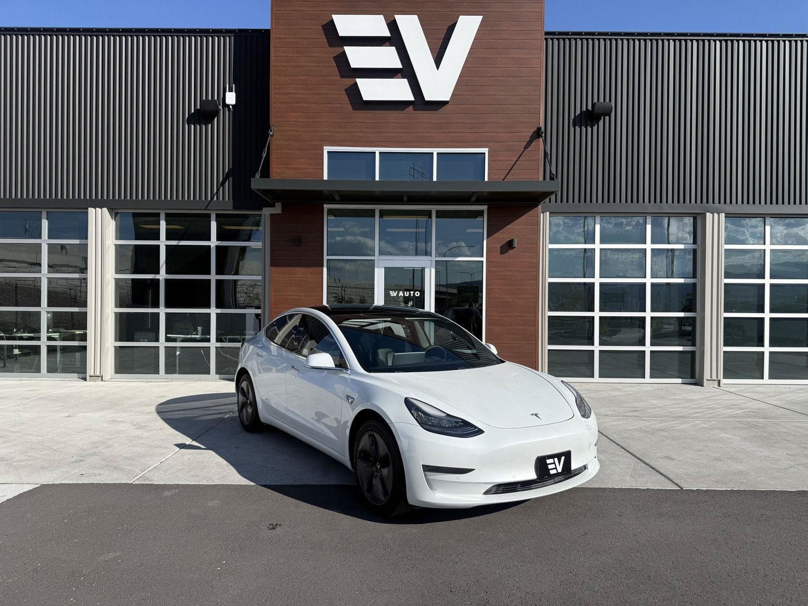 Used 2019 Tesla Model 3 Standard Range Plus RWD image 1
