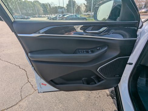 Used 2024 Jeep Grand Cherokee Trailhawk w/ Advanced Protech Group II image 18