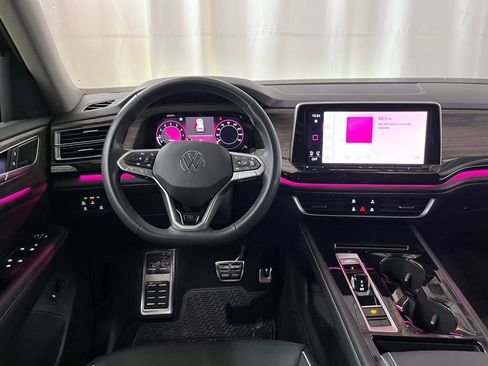 Certified 2025 Volkswagen Atlas SEL Premium R-Line image 19