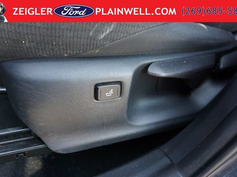 Used 2018 Toyota C-HR XLE FWD image 17