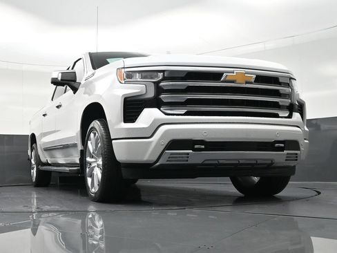 Used 2025 Chevrolet Silverado 1500 High Country w/ High Country Premium Package AWD/4WD image 29