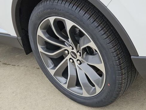 New 2026 Lincoln Aviator Reserve w/ Luxury Package image 8