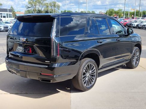 Used 2026 Cadillac Escalade Platinum Sport AWD/4WD image 5