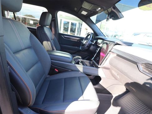 Used 2024 GMC Acadia AT4 w/ Luxury Package image 14