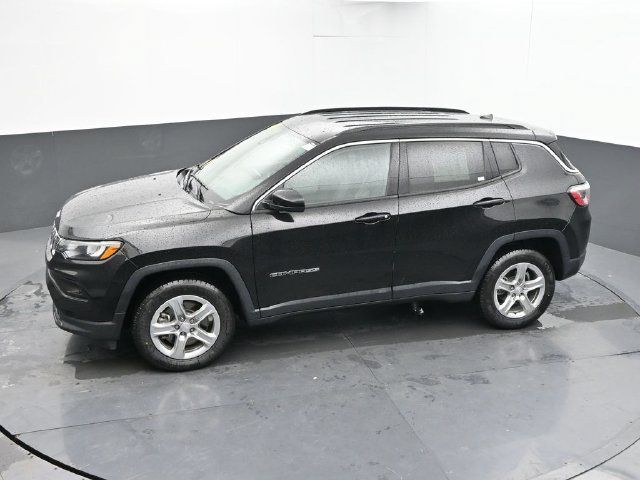 Used 2024 Jeep Compass Latitude w/ Altitude Special Edition AWD/4WD image 40