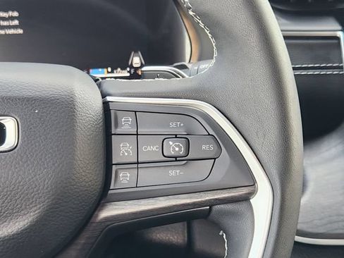 Certified 2024 Jeep Grand Cherokee Limited AWD/4WD image 28