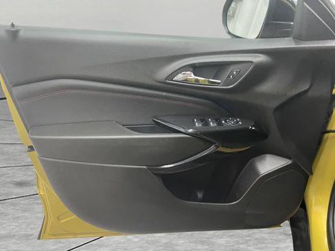 Used 2024 Chevrolet Trax RS w/ Sunroof Package FWD image 13