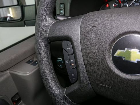 Used 2022 Chevrolet Express 2500 image 23