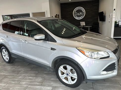 Used 2015 Ford Escape SE FWD image 2