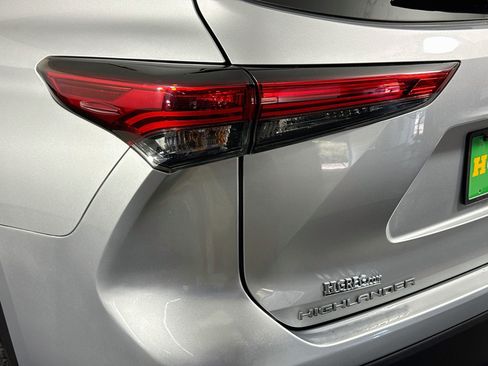 Used 2023 Toyota Highlander XLE FWD image 36