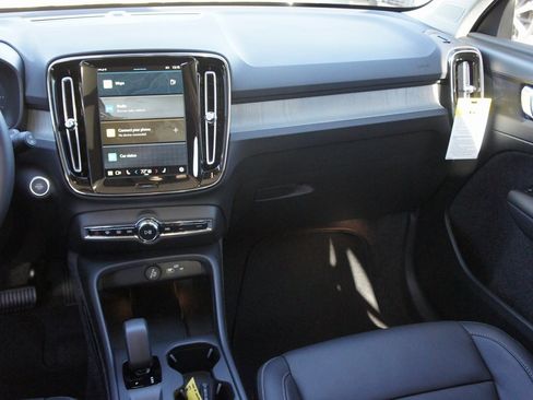 New 2025 Volvo XC40 B5 Core w/ Protection Package Premier image 12