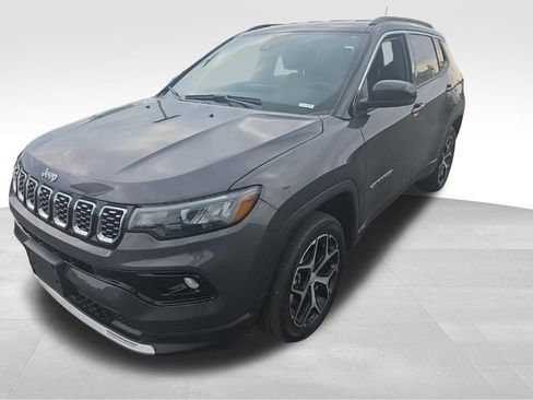 Used 2024 Jeep Compass Limited AWD/4WD image 2
